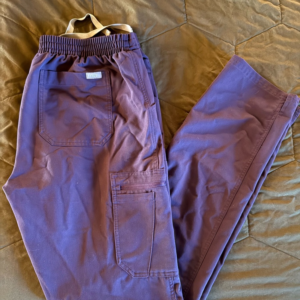 Figs - Women’s Yola Scrub Pants in Deep Purple